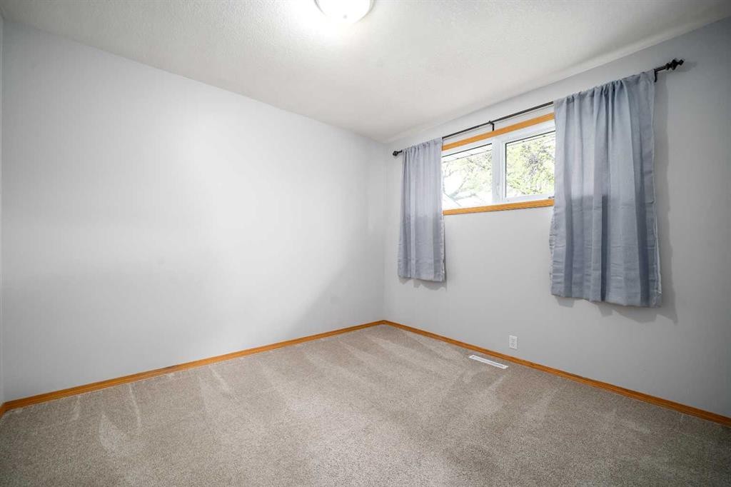 5716 53 Street, Taber, AB - Indoor Photo Showing Other Room