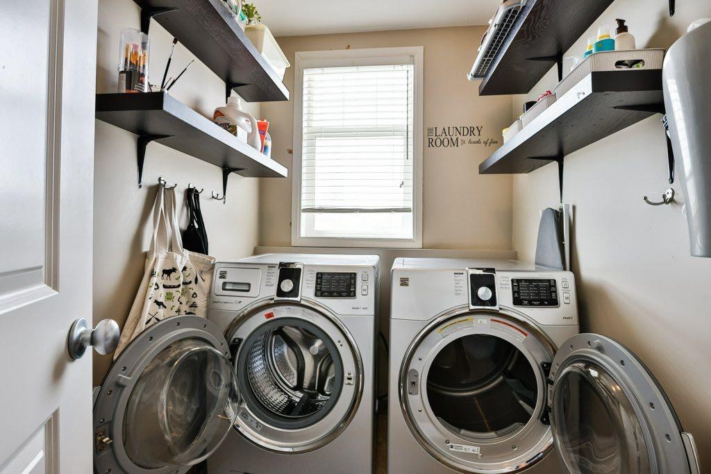 573 Squamish Lane West, Lethbridge, AB - Indoor Photo Showing Laundry Room