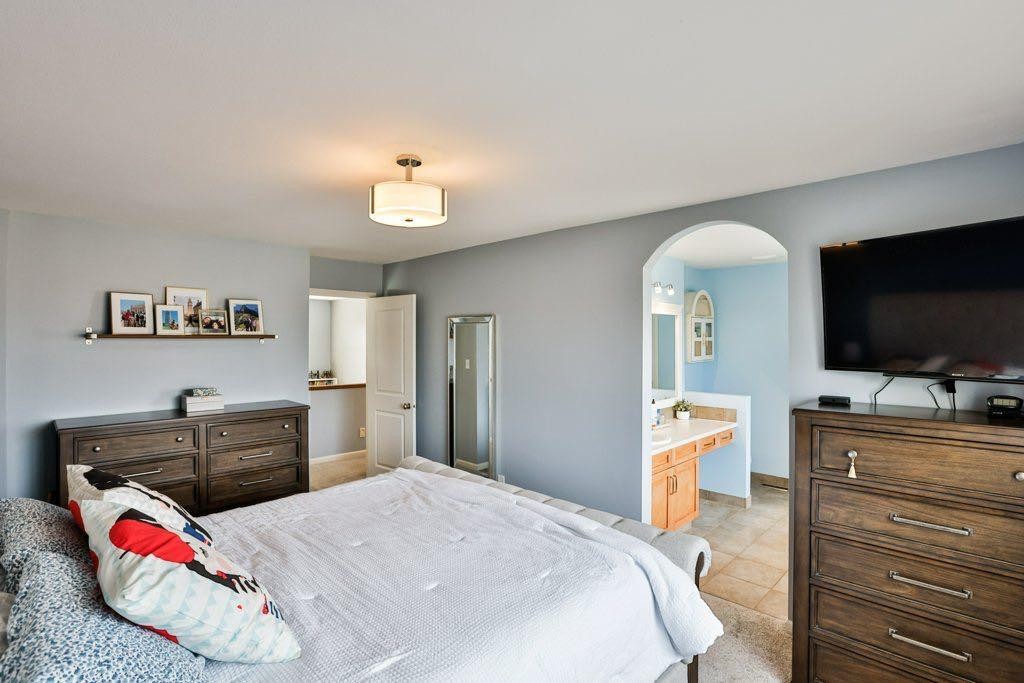 573 Squamish Lane West, Lethbridge, AB - Indoor Photo Showing Bedroom