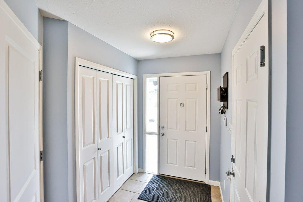 573 Squamish Lane West, Lethbridge, AB - Indoor Photo Showing Other Room