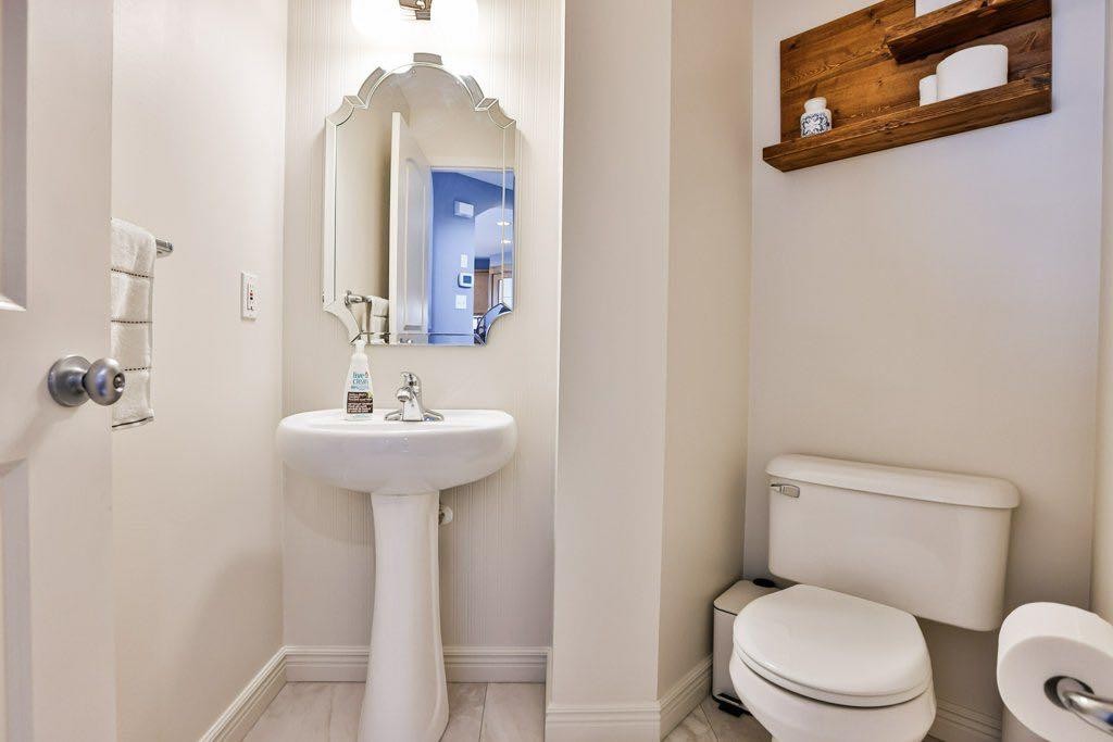 573 Squamish Lane West, Lethbridge, AB - Indoor Photo Showing Bathroom