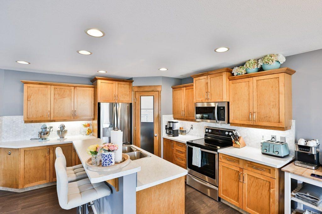 573 Squamish Lane West, Lethbridge, AB - Indoor Photo Showing Kitchen