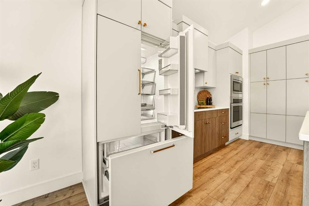 8619 25 Avenue, Coleman, AB - Indoor Photo Showing Kitchen