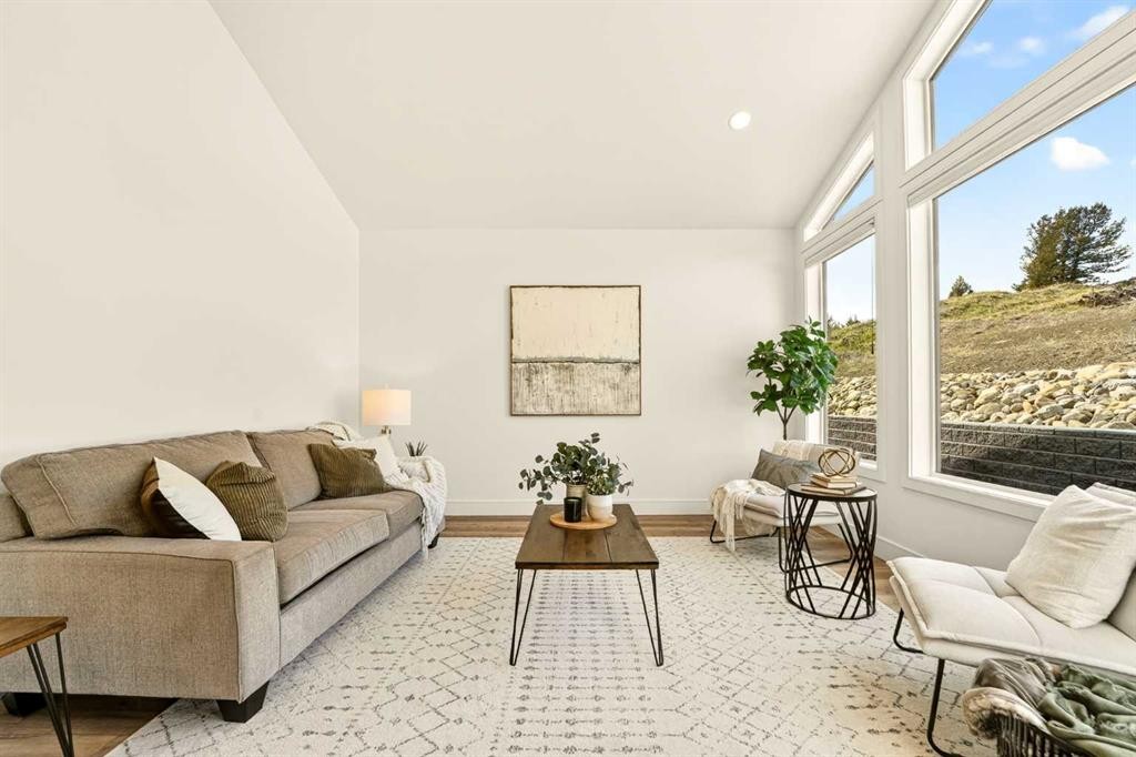 8619 25 Avenue, Coleman, AB - Indoor Photo Showing Living Room