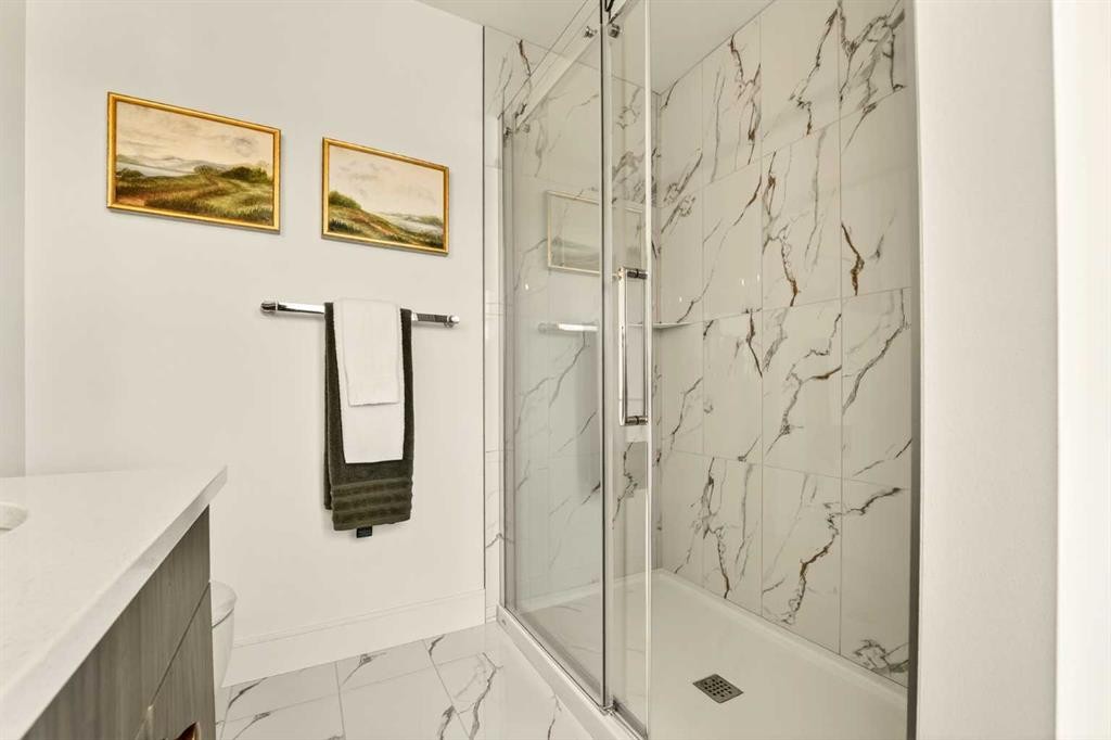 8619 25 Avenue, Coleman, AB - Indoor Photo Showing Bathroom