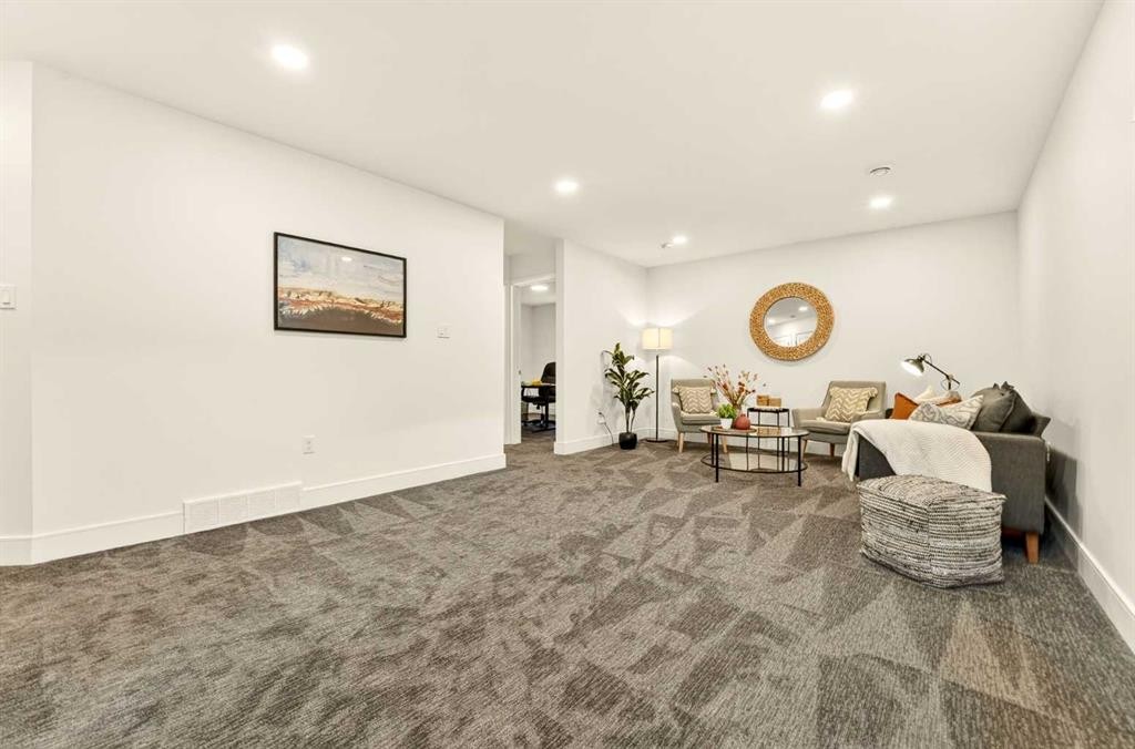 8619 25 Avenue, Coleman, AB - Indoor Photo Showing Other Room