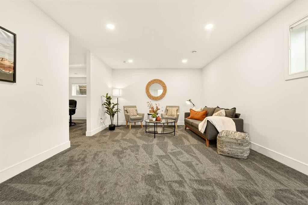 8619 25 Avenue, Coleman, AB - Indoor Photo Showing Other Room