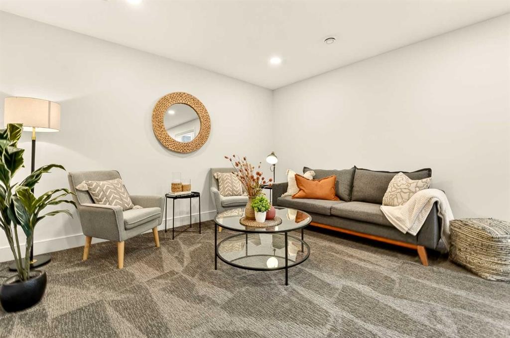 8619 25 Avenue, Coleman, AB - Indoor Photo Showing Living Room