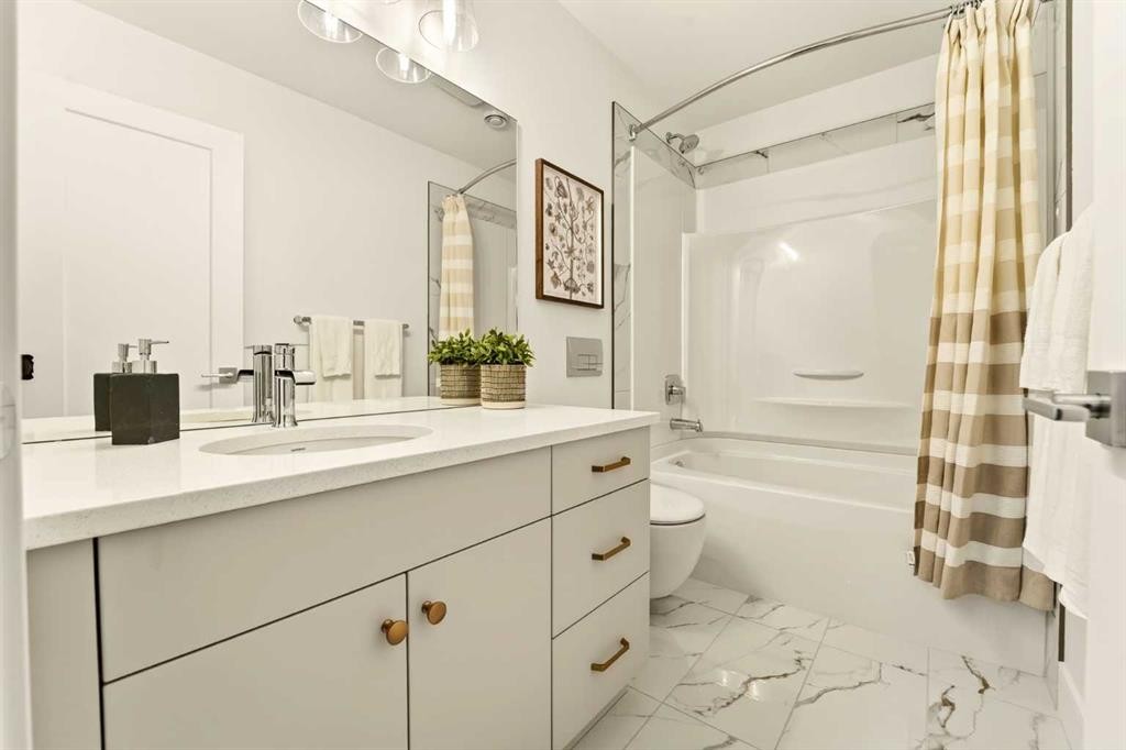 8619 25 Avenue, Coleman, AB - Indoor Photo Showing Bathroom