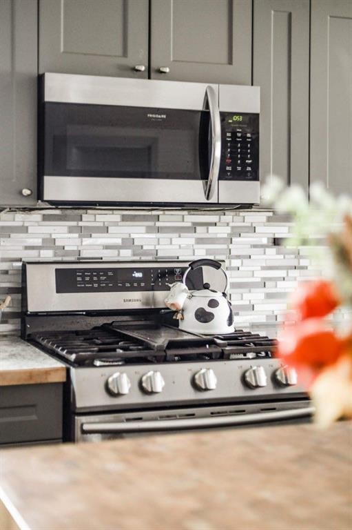 8501 21 Avenue, Coleman, AB - Indoor Photo Showing Kitchen