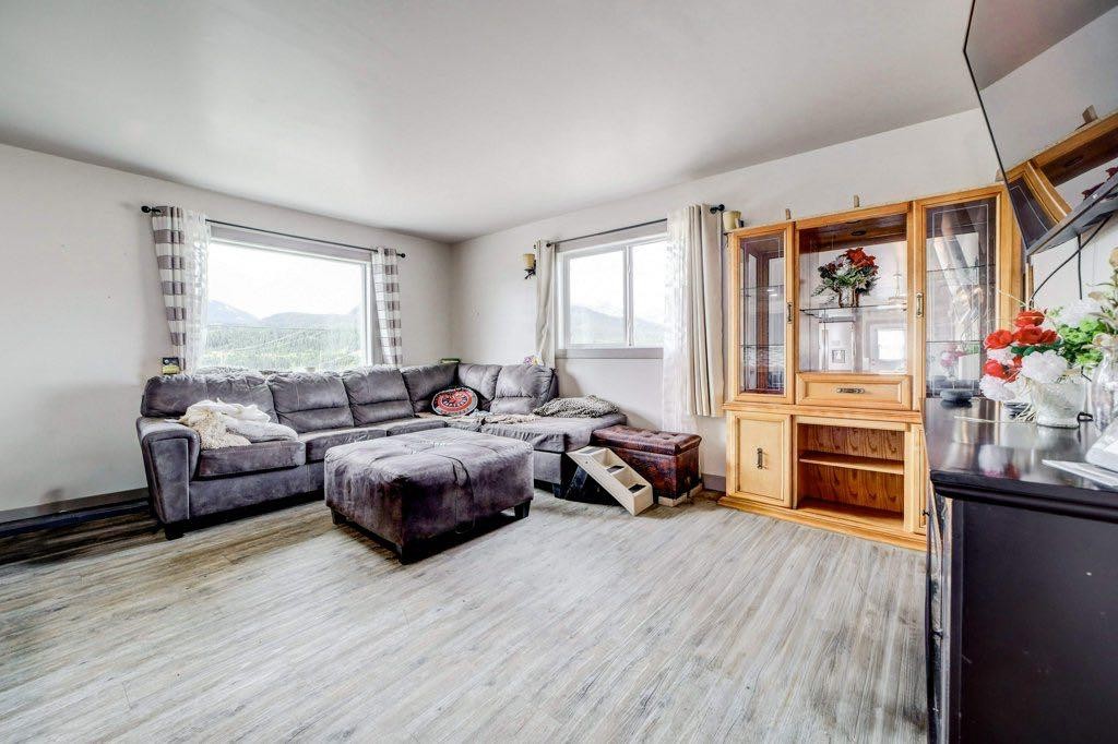 8501 21 Avenue, Coleman, AB - Indoor