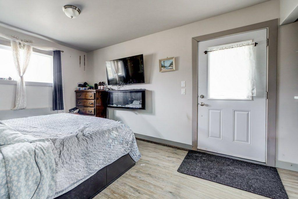 8501 21 Avenue, Coleman, AB - Indoor Photo Showing Bedroom