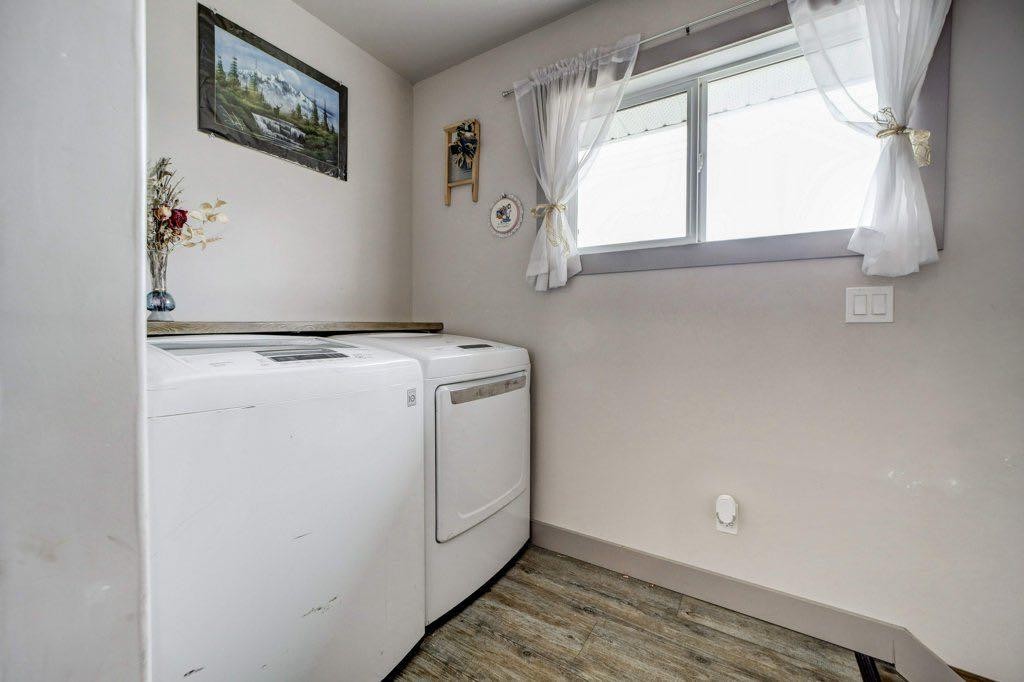 8501 21 Avenue, Coleman, AB - Indoor Photo Showing Laundry Room
