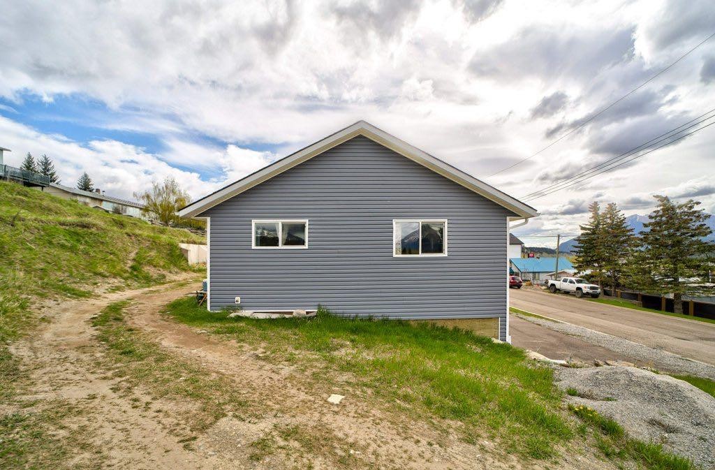 8501 21 Avenue, Coleman, AB - Outdoor