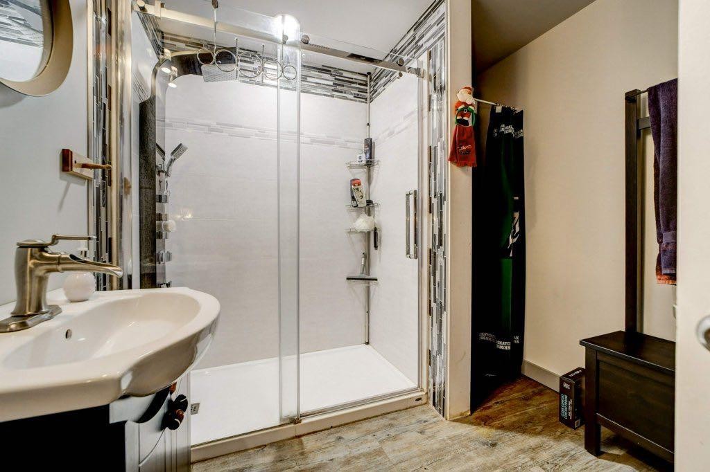 8501 21 Avenue, Coleman, AB - Indoor Photo Showing Bathroom