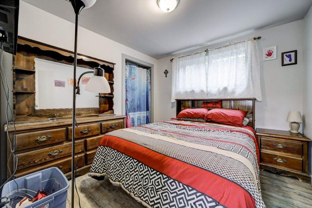 8501 21 Avenue, Coleman, AB - Indoor Photo Showing Bedroom