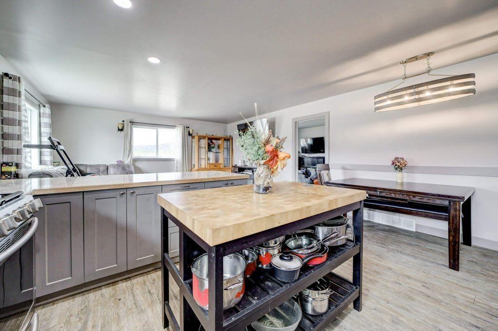 8501 21 Avenue, Coleman, AB - Indoor Photo Showing Kitchen