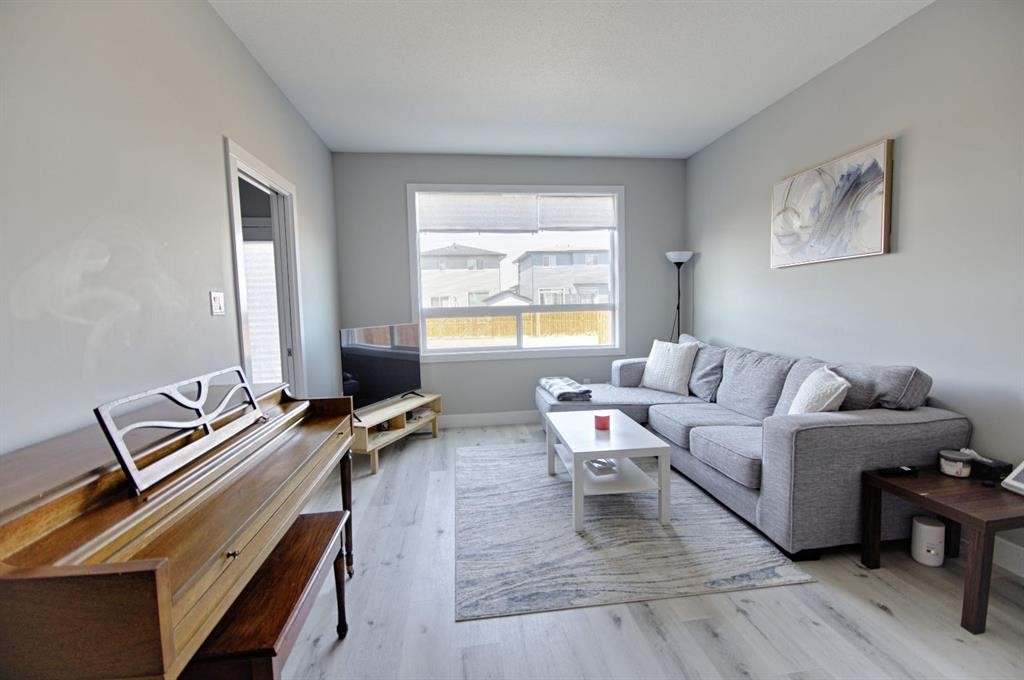 963 Miners Boulevard West, Lethbridge, AB - Indoor Photo Showing Living Room