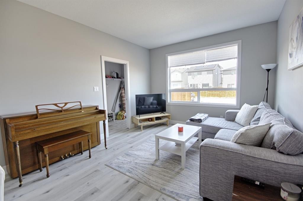 963 Miners Boulevard West, Lethbridge, AB - Indoor Photo Showing Living Room