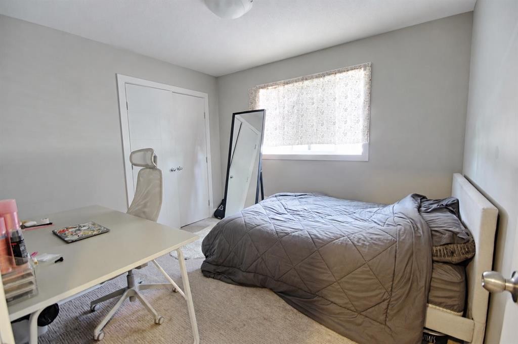 963 Miners Boulevard West, Lethbridge, AB - Indoor Photo Showing Bedroom