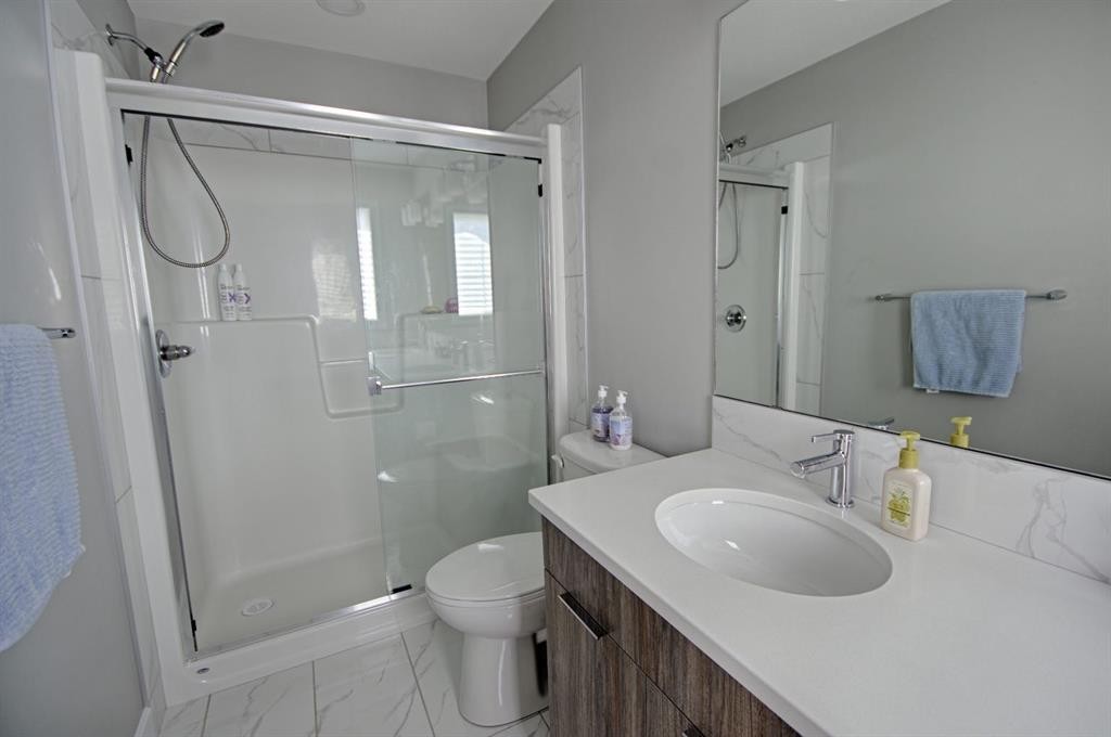 963 Miners Boulevard West, Lethbridge, AB - Indoor Photo Showing Bathroom