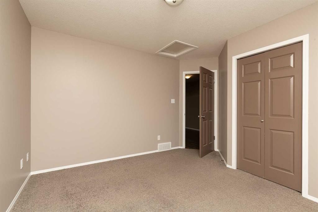 15 Blackfoot Boulevard West, Lethbridge, AB - Indoor Photo Showing Other Room