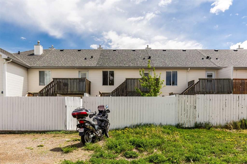 15 Blackfoot Boulevard West, Lethbridge, AB - Outdoor