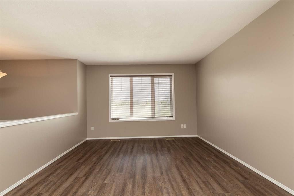 15 Blackfoot Boulevard West, Lethbridge, AB - Indoor Photo Showing Other Room