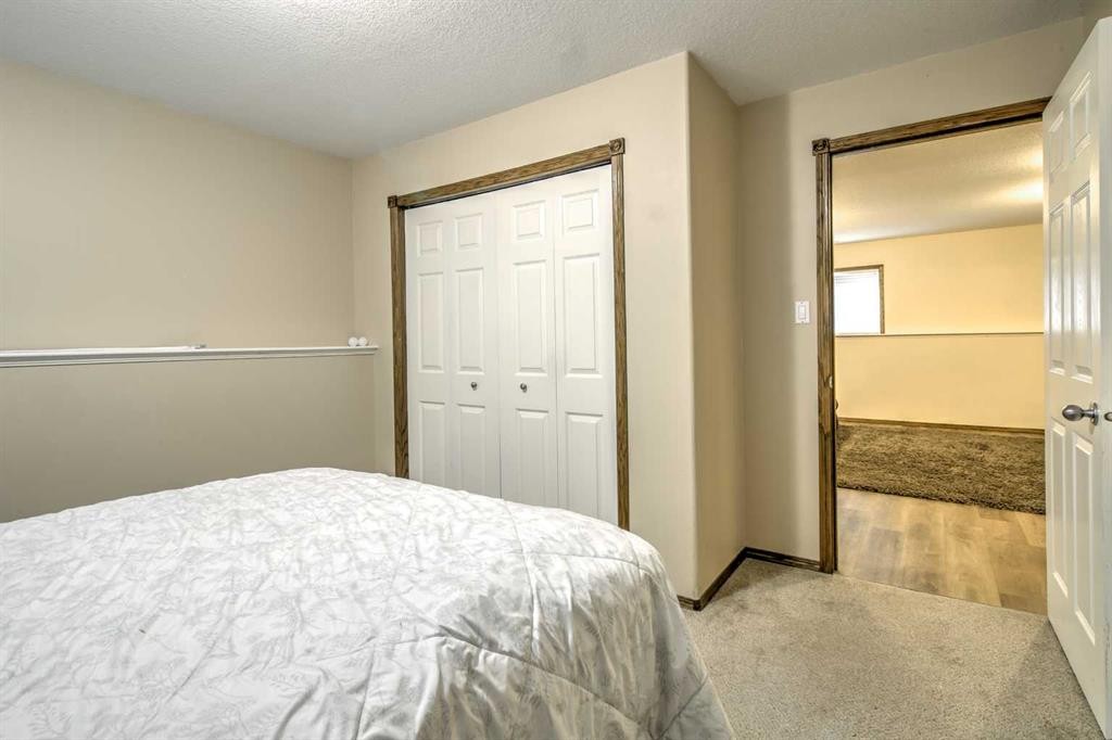 27 Kodiak Boulevard North, Lethbridge, AB - Indoor Photo Showing Bedroom