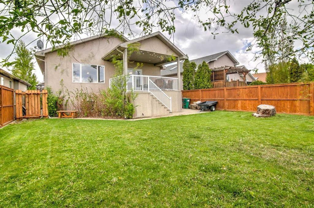 27 Kodiak Boulevard North, Lethbridge, AB - Outdoor With Deck Patio Veranda