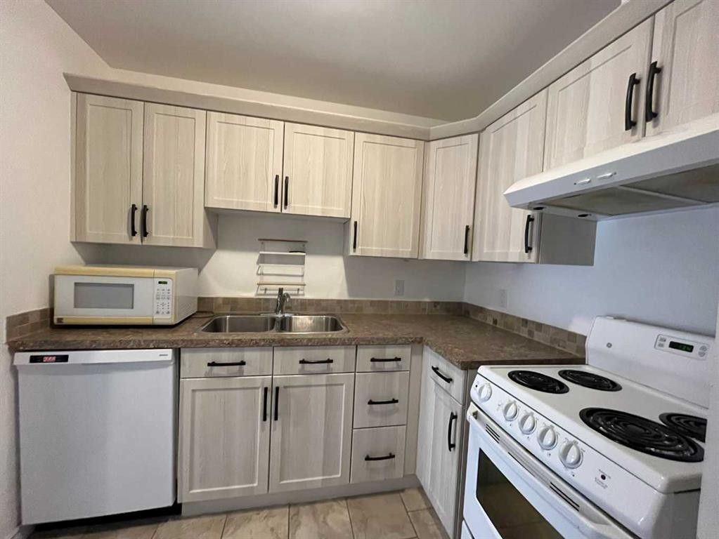208-65 Temple Boulevard West, Lethbridge, AB
