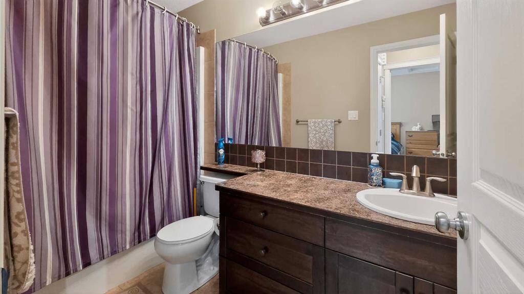 751 Silkstone Close West, Lethbridge, AB - Indoor Photo Showing Bathroom