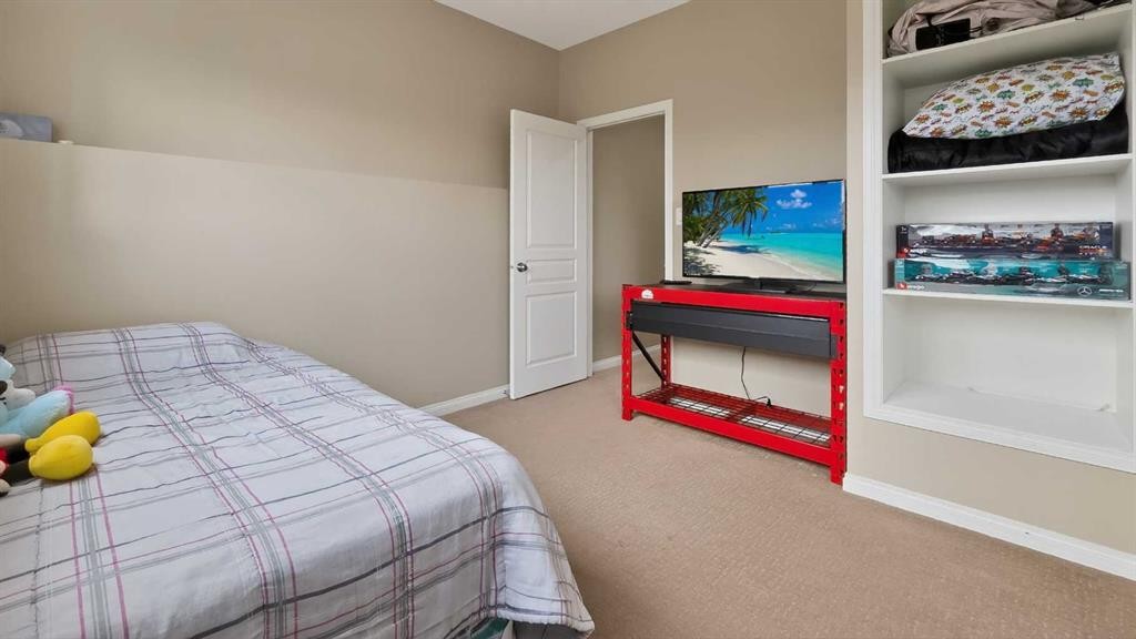 751 Silkstone Close West, Lethbridge, AB - Indoor Photo Showing Bedroom