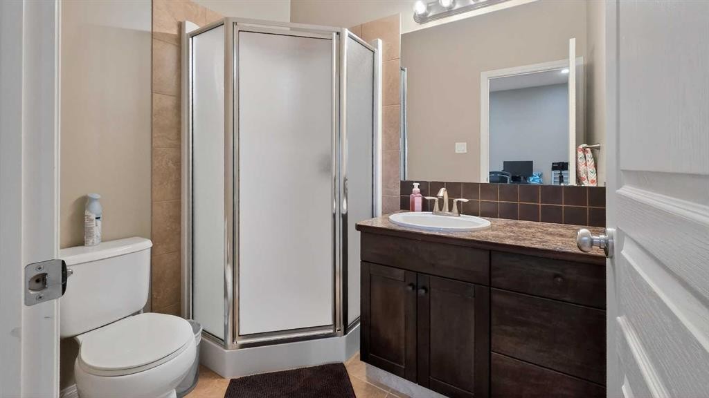 751 Silkstone Close West, Lethbridge, AB - Indoor Photo Showing Bathroom
