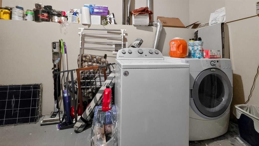 751 Silkstone Close West, Lethbridge, AB - Indoor Photo Showing Laundry Room