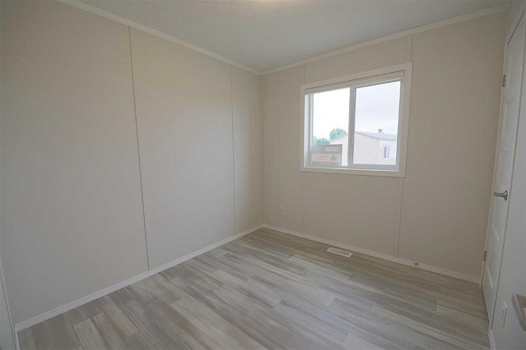 625 3 Avenue, Hays, AB - Indoor Photo Showing Other Room
