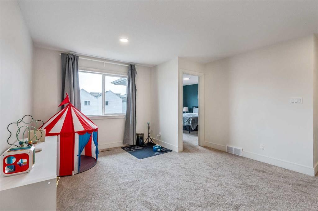 95 Blackwolf Pass North, Lethbridge, AB - Indoor Photo Showing Other Room