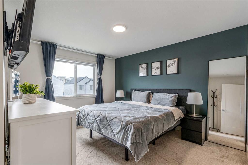 95 Blackwolf Pass North, Lethbridge, AB - Indoor Photo Showing Bedroom