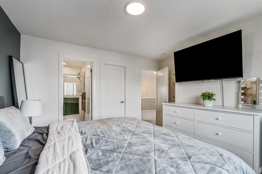 95 Blackwolf Pass North, Lethbridge, AB - Indoor Photo Showing Bedroom