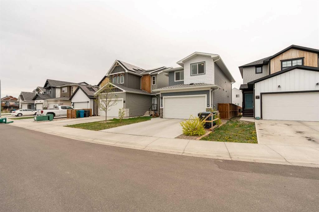 95 Blackwolf Pass North, Lethbridge, AB - Outdoor With Facade