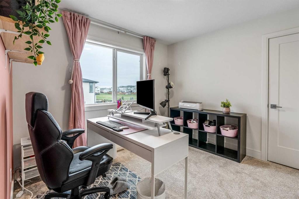 95 Blackwolf Pass North, Lethbridge, AB - Indoor Photo Showing Office