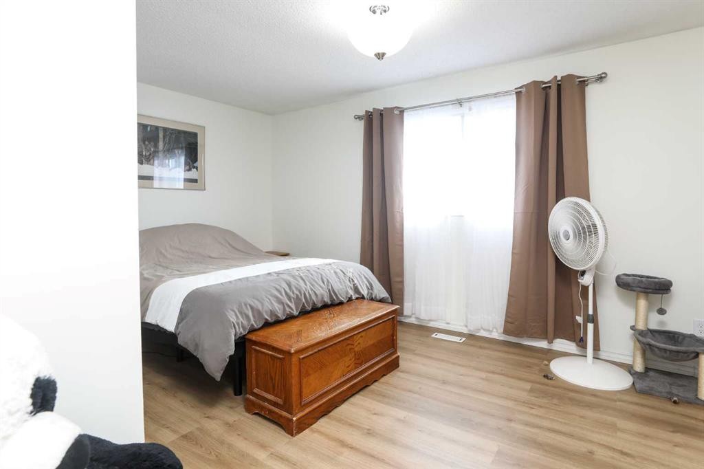 101 Temple Boulevard West, Lethbridge, AB - Indoor Photo Showing Bedroom