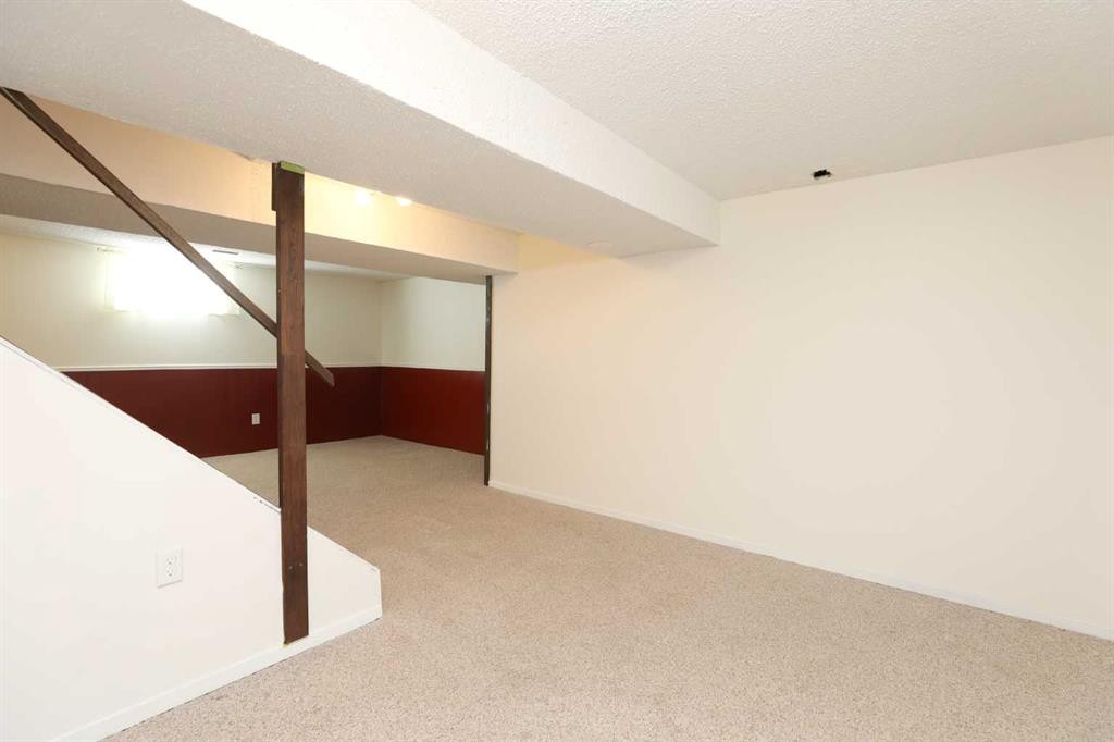 101 Temple Boulevard West, Lethbridge, AB - Indoor Photo Showing Other Room