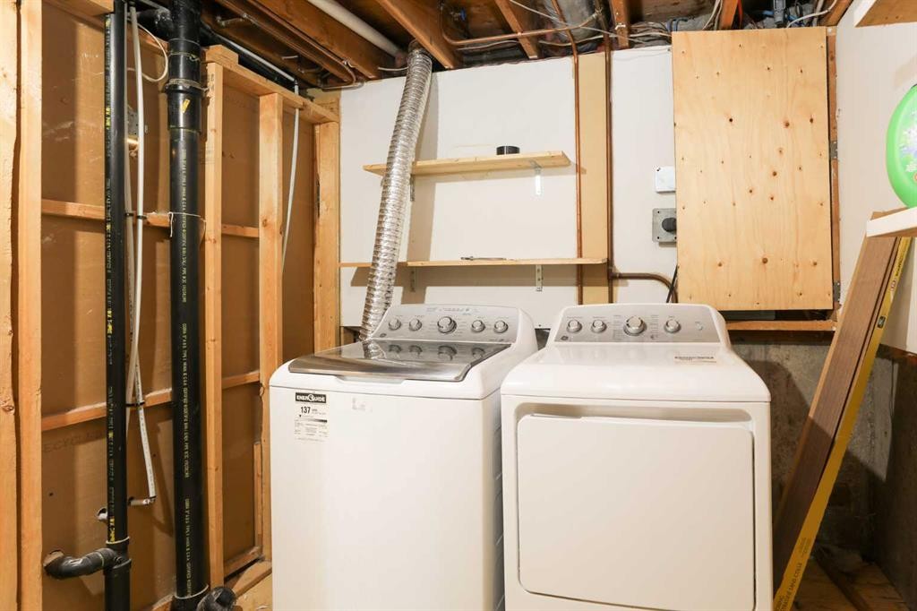 101 Temple Boulevard West, Lethbridge, AB - Indoor Photo Showing Laundry Room