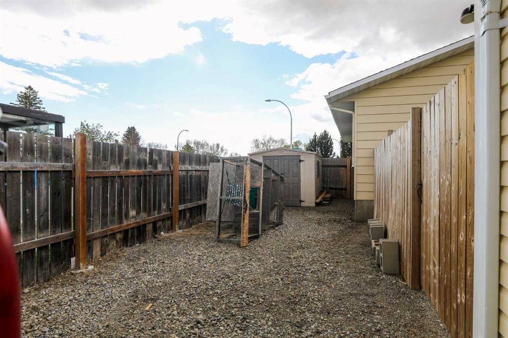 101 Temple Boulevard West, Lethbridge, AB - Outdoor