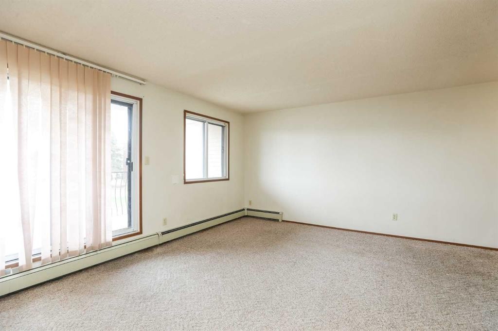220-85 Foxbend Crescent North, Lethbridge, AB - Indoor Photo Showing Other Room