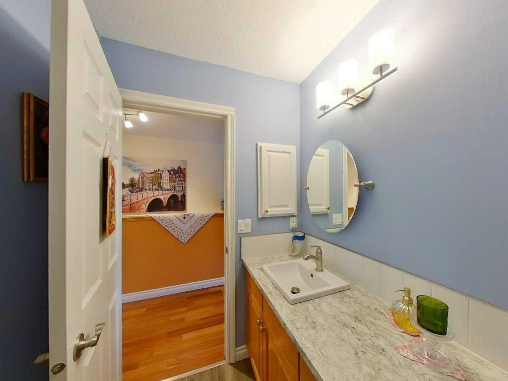 16 Mountview Place, Granum, AB - Indoor Photo Showing Bathroom