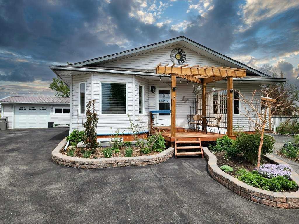 16 Mountview Place, Granum, AB - Outdoor