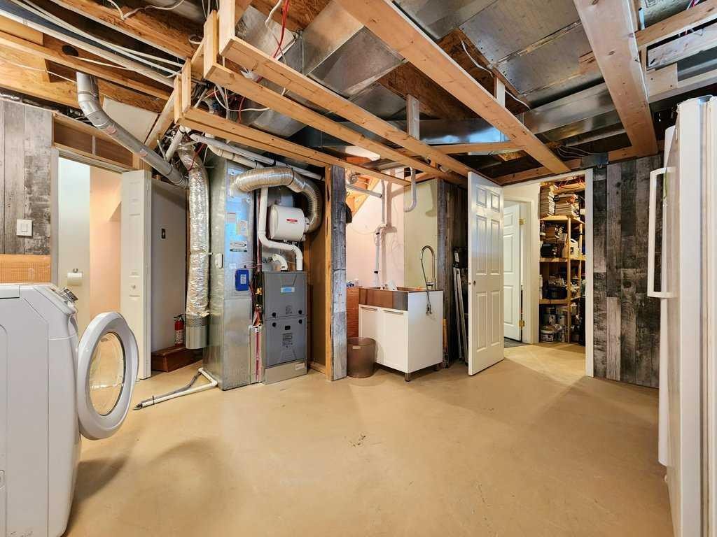 16 Mountview Place, Granum, AB - Indoor Photo Showing Basement