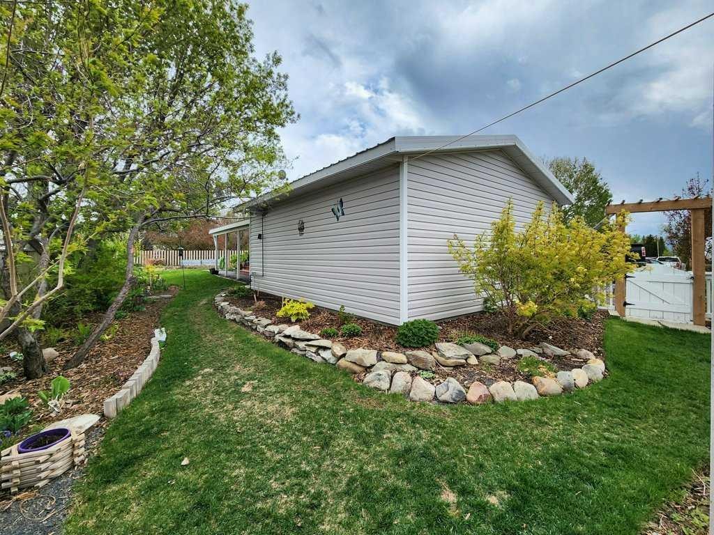 16 Mountview Place, Granum, AB - Outdoor